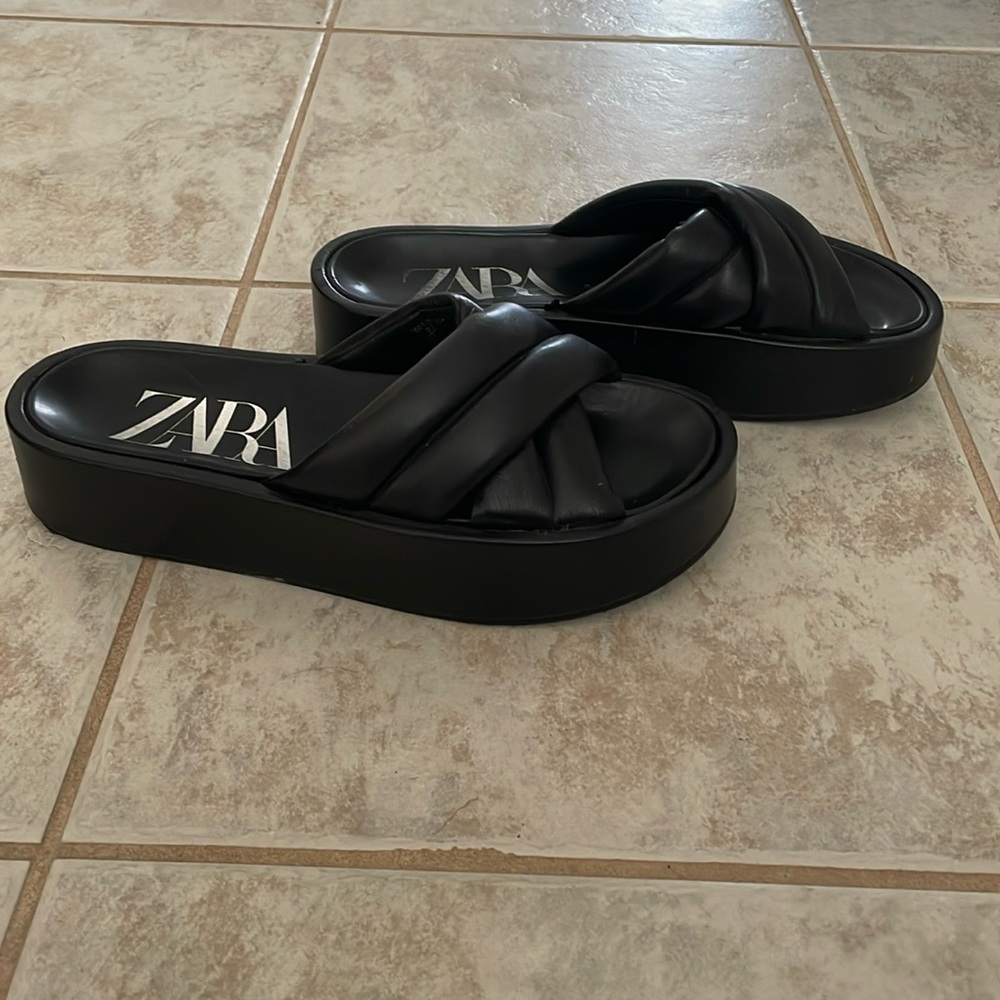 Leather quilted platform sandals.